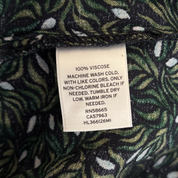 Hinge Long Sleeve Blouse Leaf Print Green and Black Size Medium - Picture 6 of 8